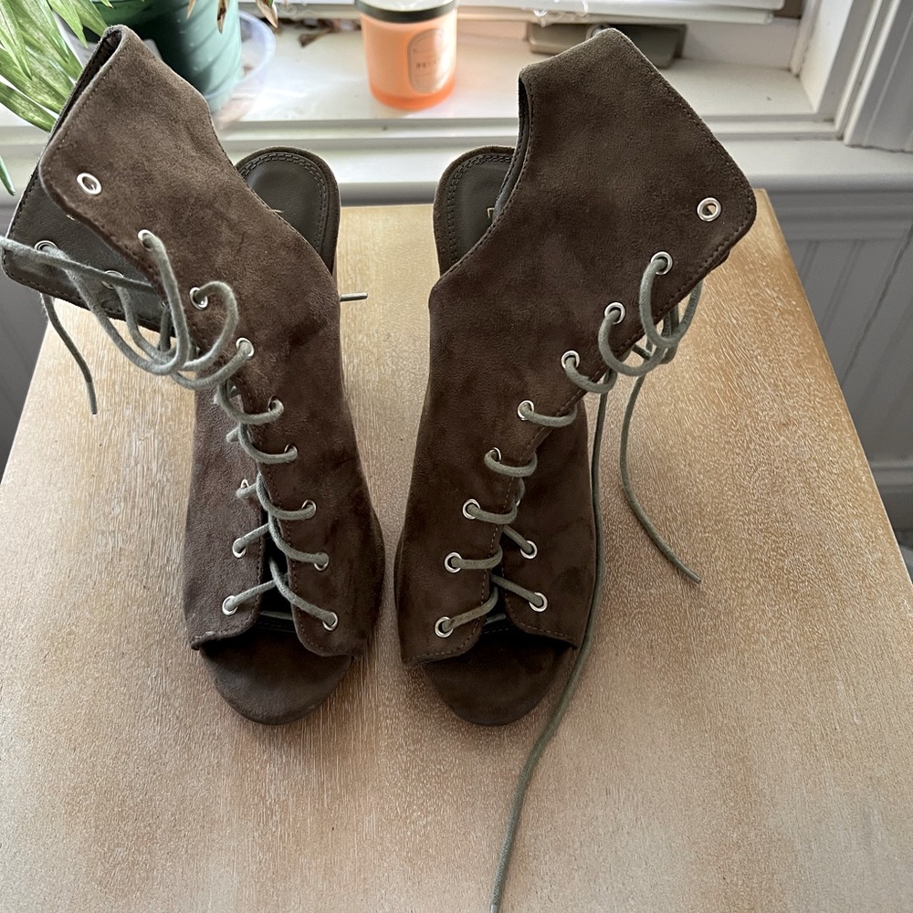 Tie up front detail olive heels
